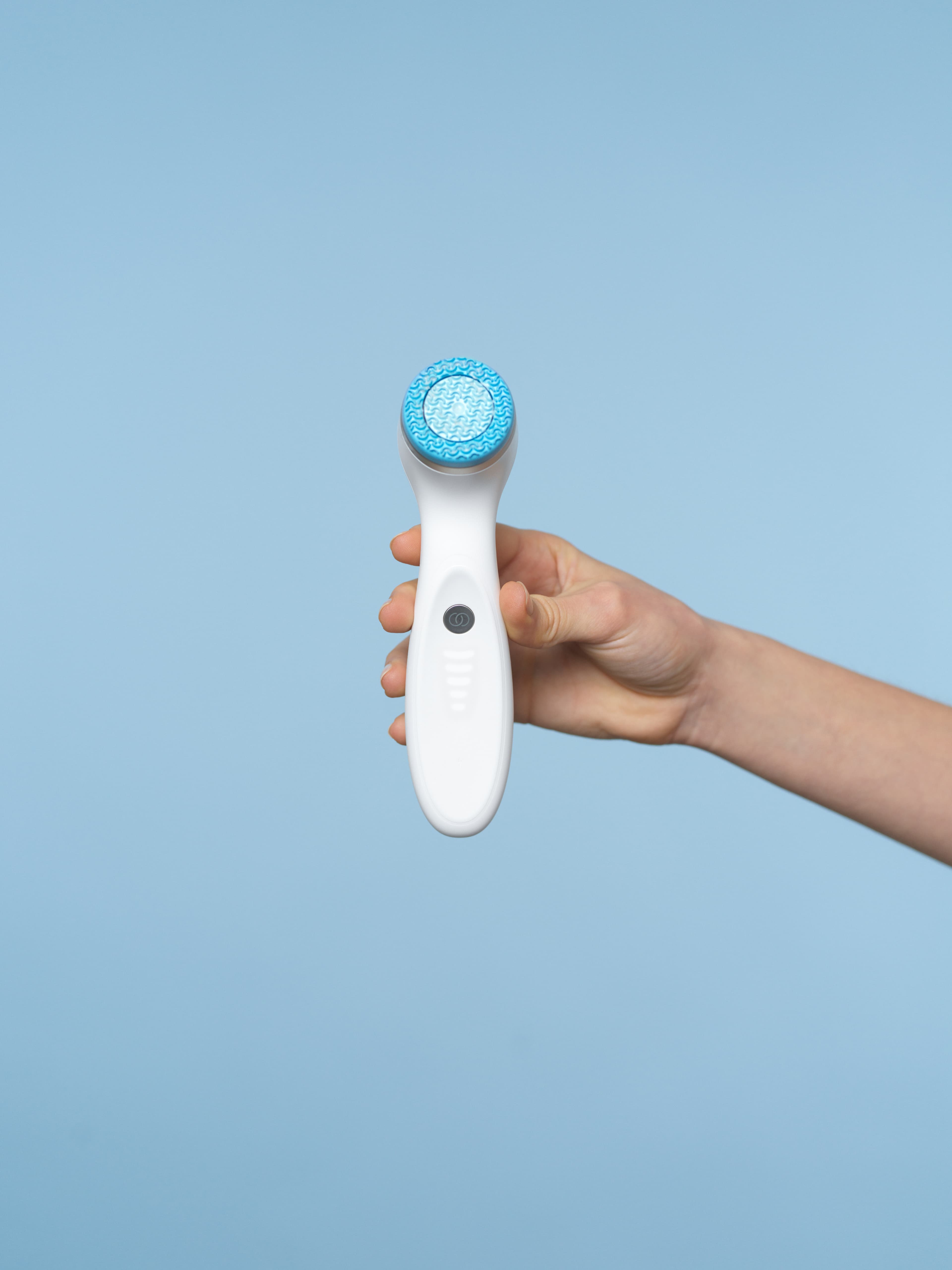 LumiSpa iO vs. Cleansing by Hand: What's the Difference?